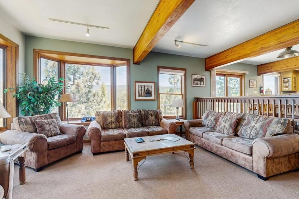 Lake- & mountain-view lodge with hot tub rooftop deck & pool table sleeps 10 House in Zephyr Cove