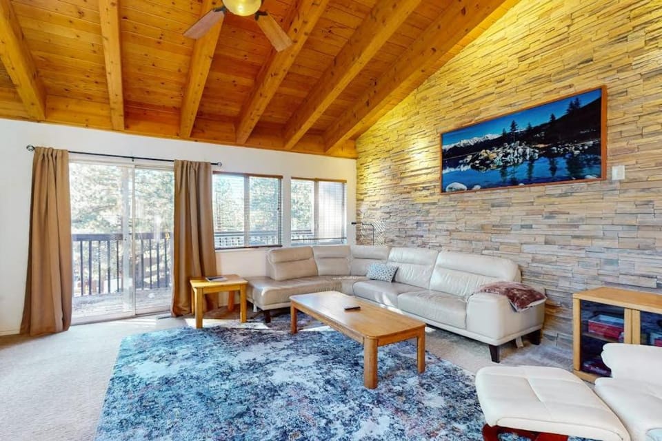 Townhome with pool sauna tennis private hot tub & foosball sleeps 8 House in Round Hill Village