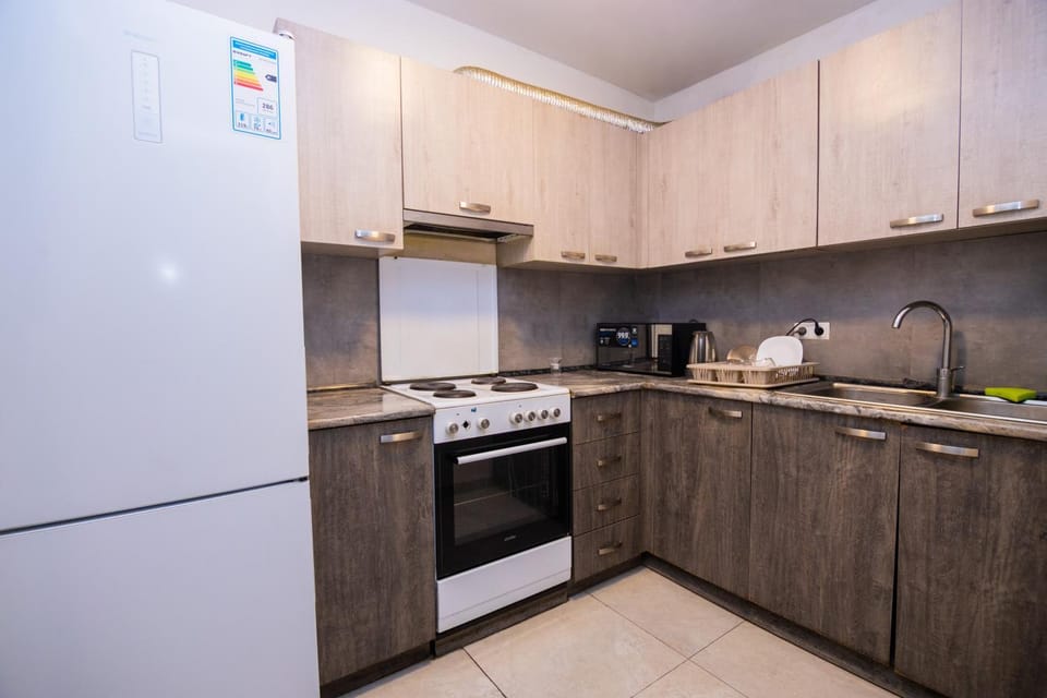 Kitchen or kitchenette, Communal kitchen