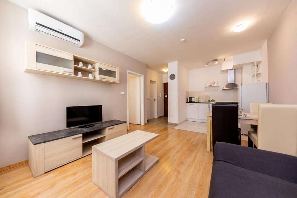 TV and multimedia, Living room, air conditioner