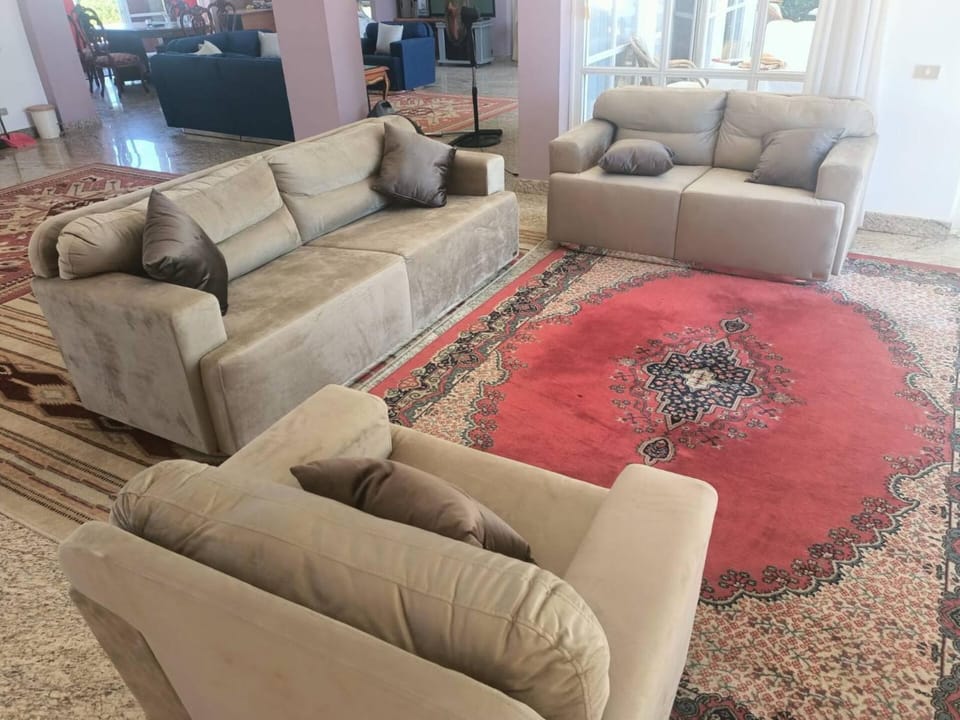 Living room, Seating area
