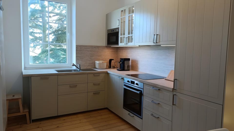 Kitchen or kitchenette, Living room