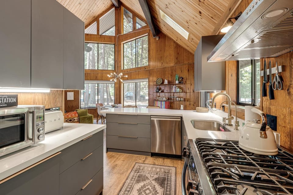 Modern Big Trees Family Cabin w/ Full Amenities Cabin in Dorrington
