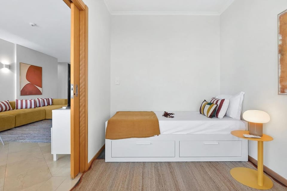 Bed, Bedroom, internet, air conditioner