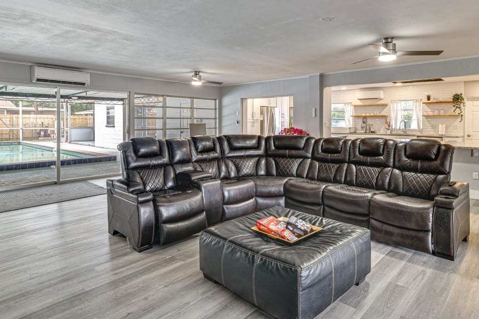 Legoland & Lakes Pool Home | Pet Friendly House in Winter Haven