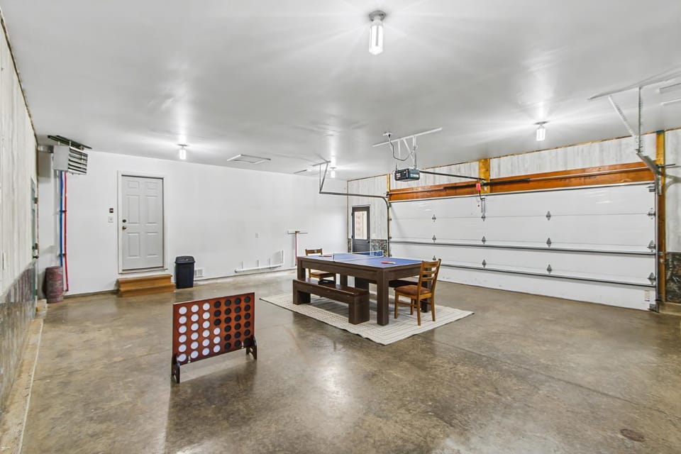 Game Room, Seating area