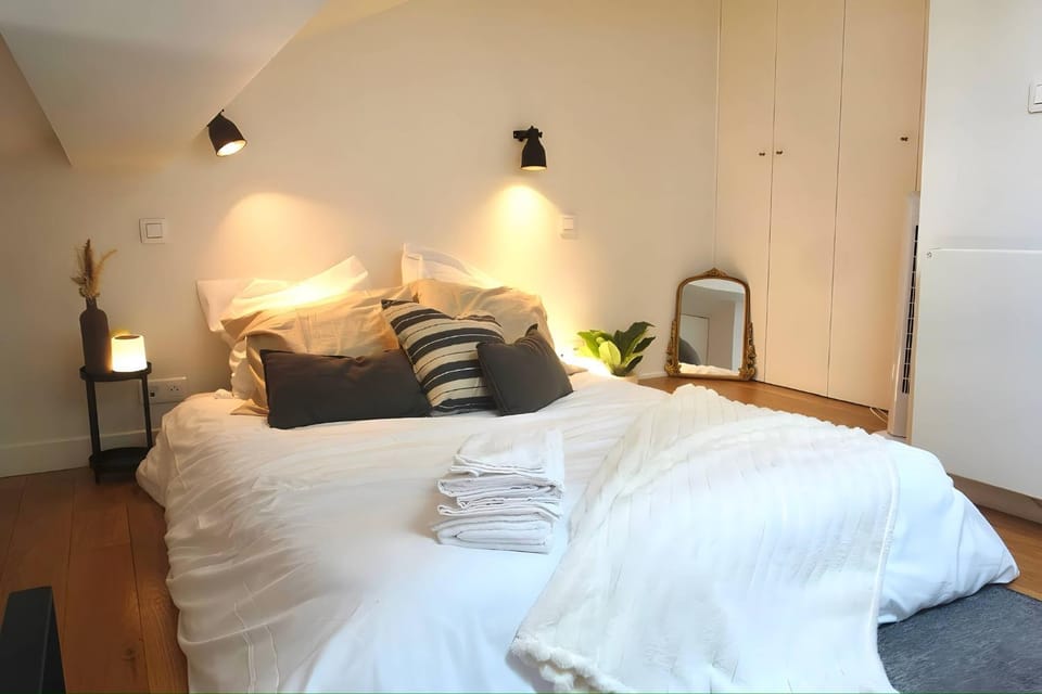 Bed, Bedroom