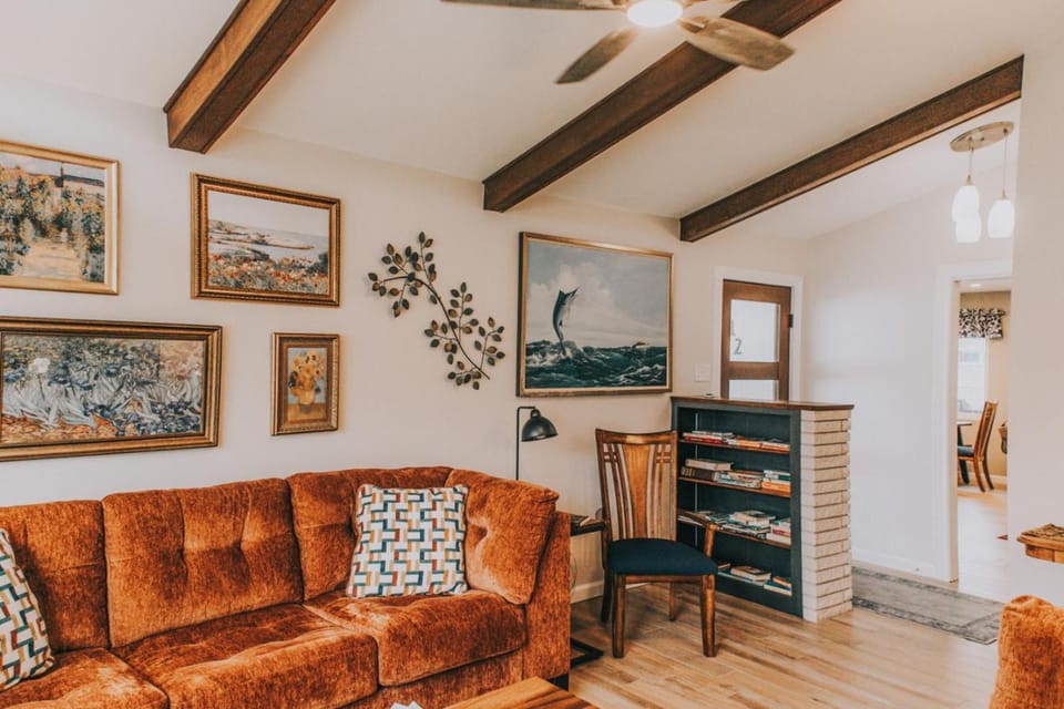 Serene Haven 3BR 2BA With 5 Beds in the Heart of Nederland House in Port Arthur