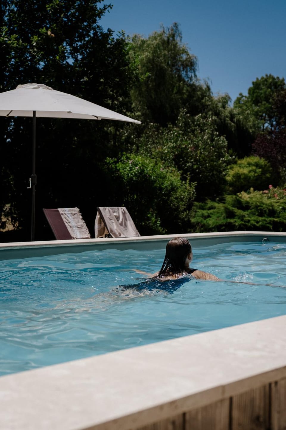 Swimming pool, sunbed