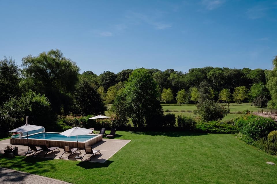 Day, Natural landscape, Pool view, Swimming pool, sunbed