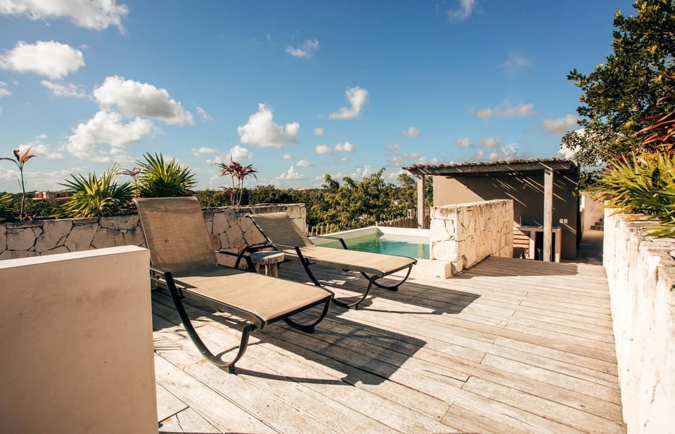 View (from property/room), Balcony/Terrace, Swimming pool, sunbed