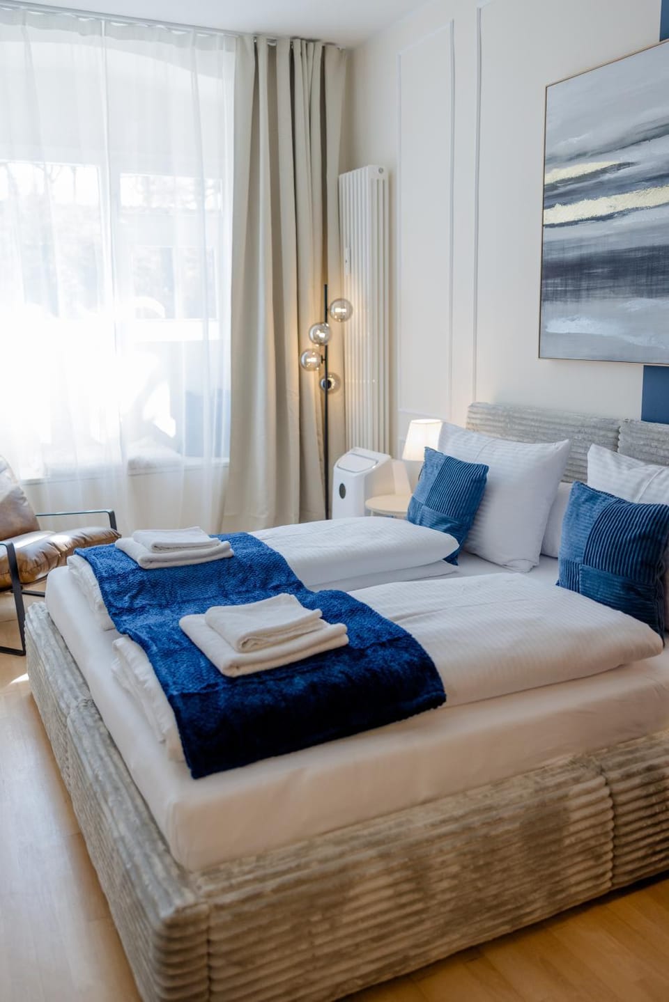 Photo of the whole room, Bedroom