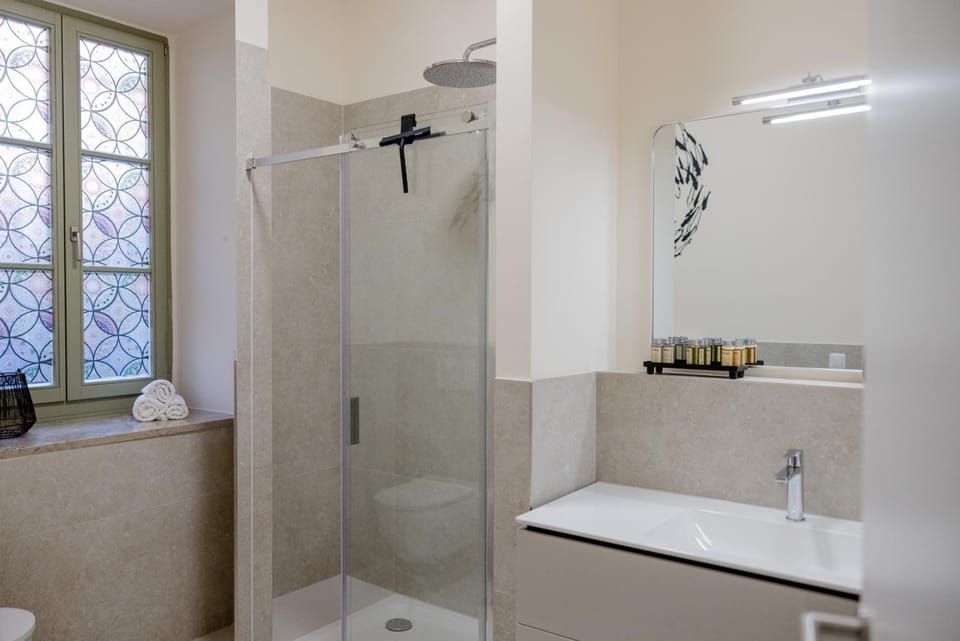 Shower, Bathroom, towels