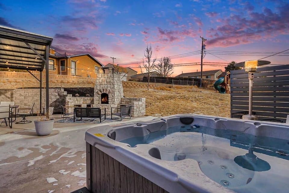 Patio, Hot Tub, fireplace