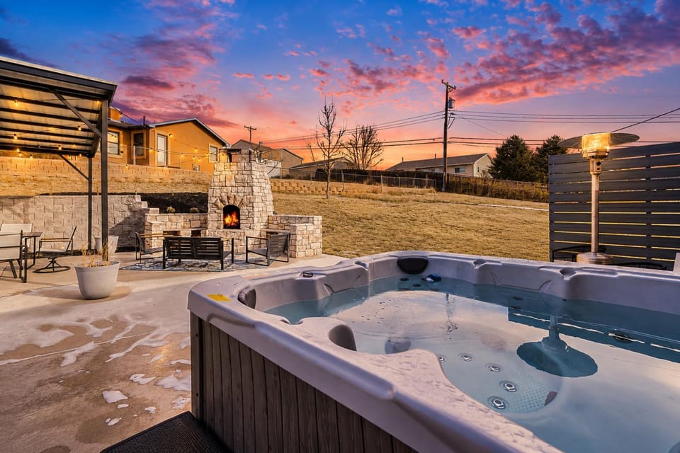 Patio, Hot Tub, fireplace