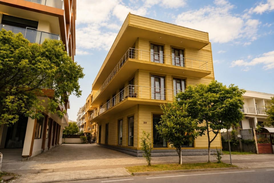 Property building, Day, Neighbourhood, Street view