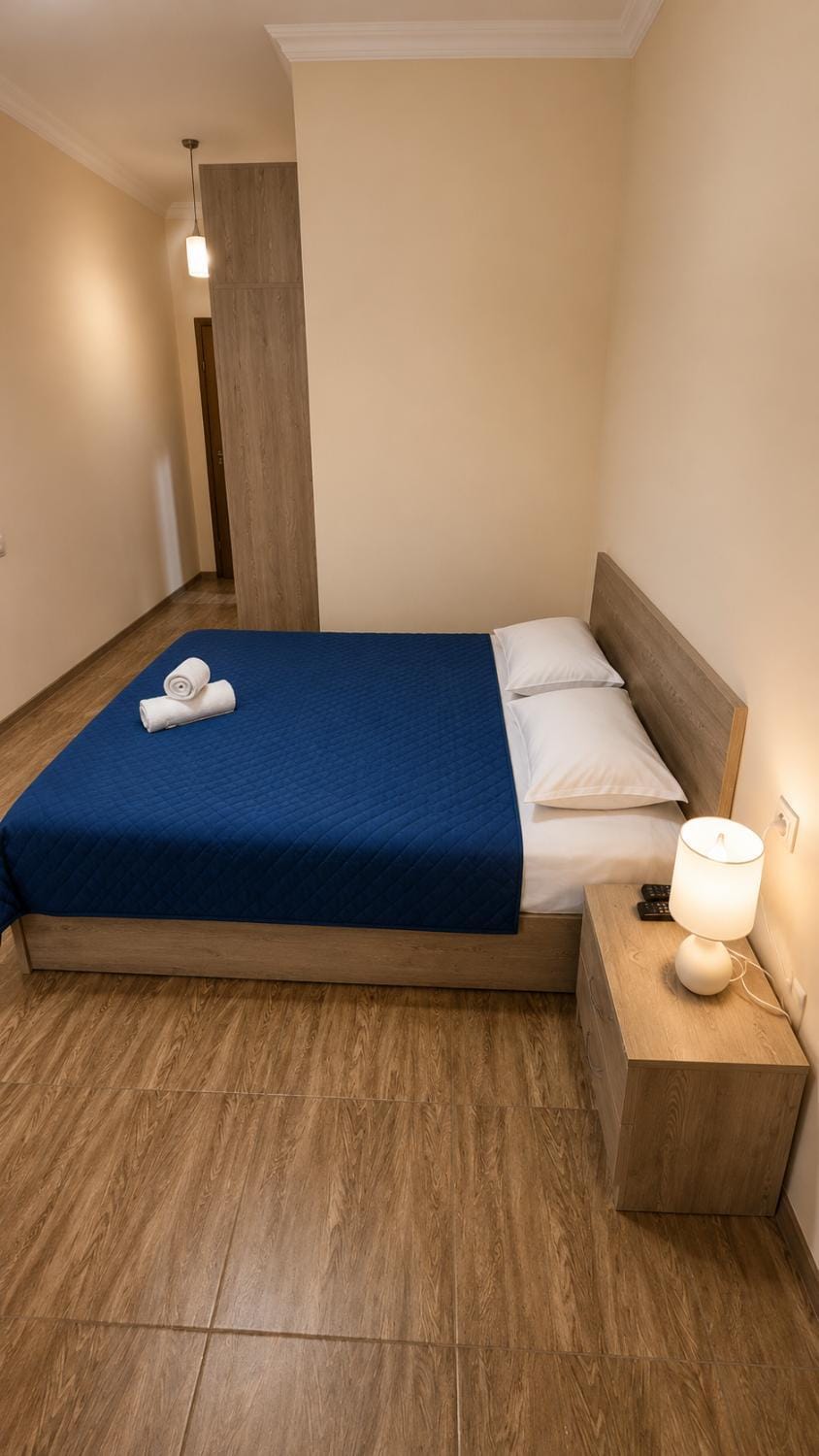 Bed, Photo of the whole room, Bedroom, towels