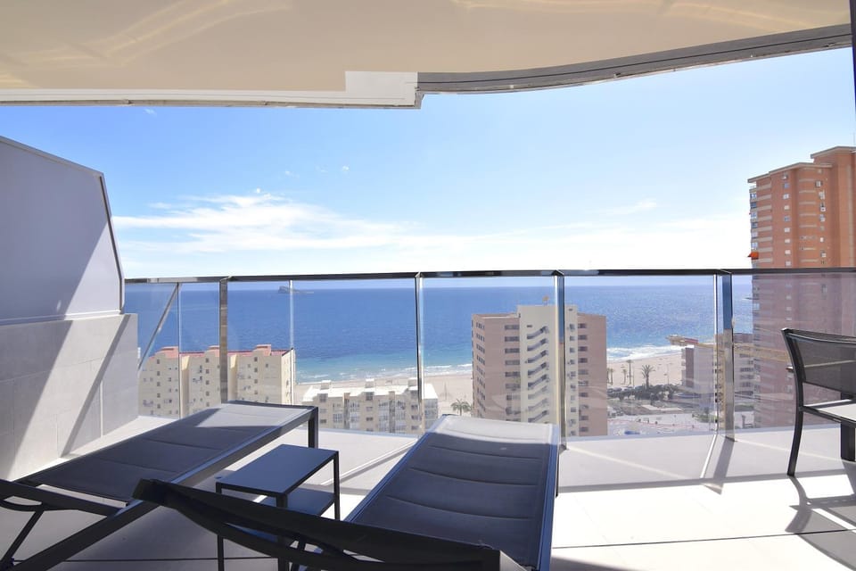 Sunset Sailors Sky & Sea Retreat Apartment in Benidorm