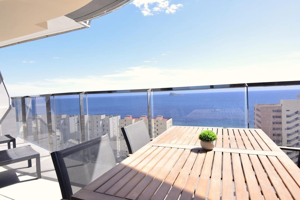 Sunset Sailors Sky & Sea Retreat Apartment in Benidorm