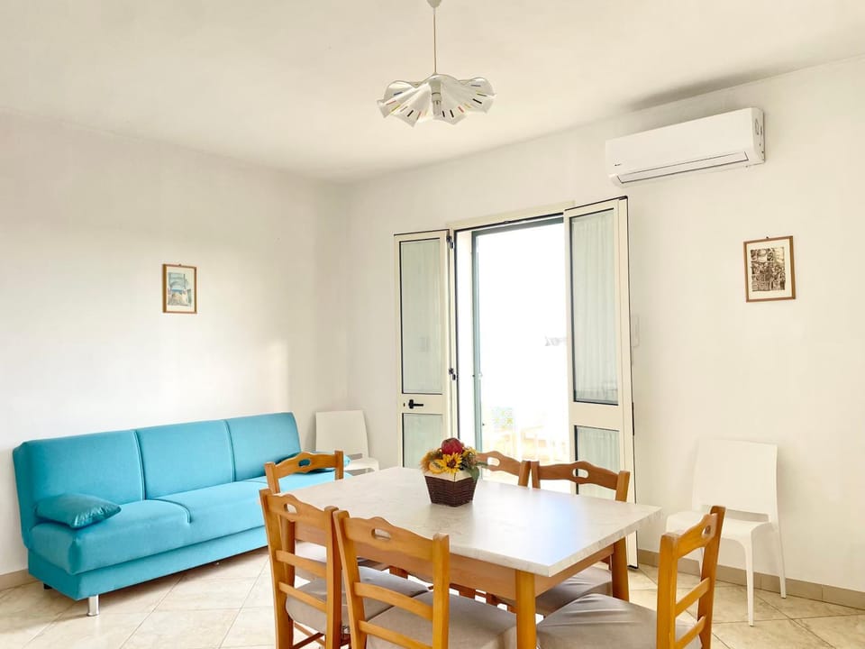 Living room, Seating area, Dining area, air conditioner