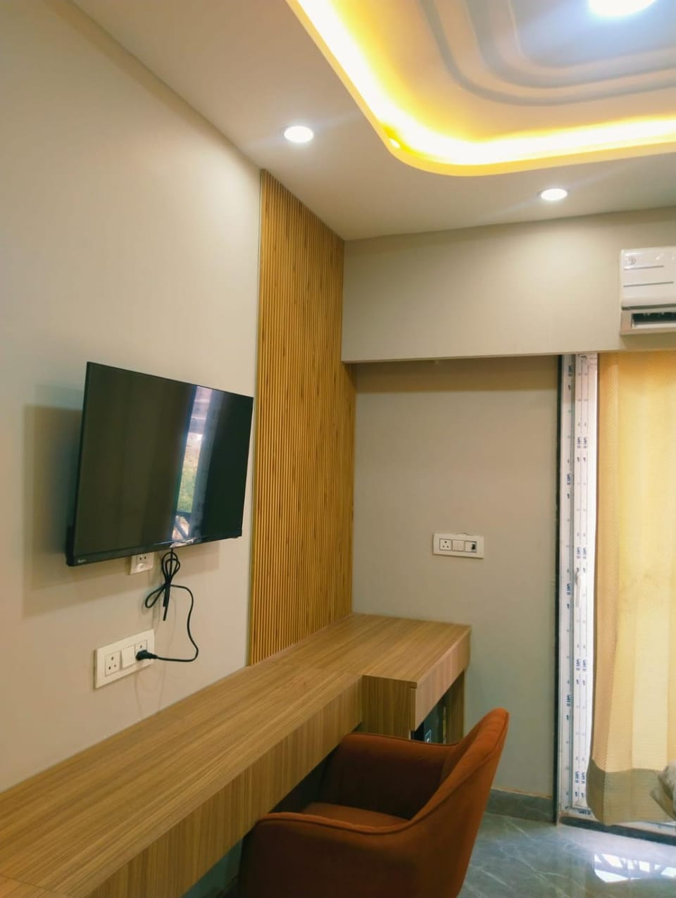 F-15A meera tower,Hotel Shree Sadhna, Chhatikara road,near char dham mandir Apartment in Uttar Pradesh