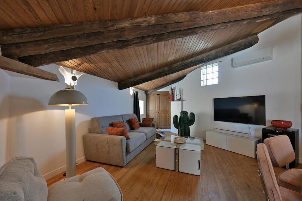 TV and multimedia, Living room, air conditioner