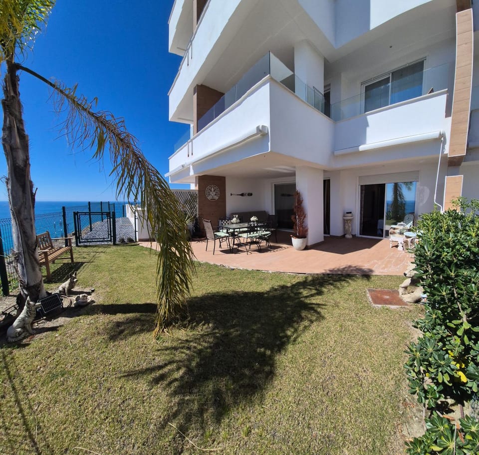 Calaceite Beach Garden Apartment in Río de Torrox