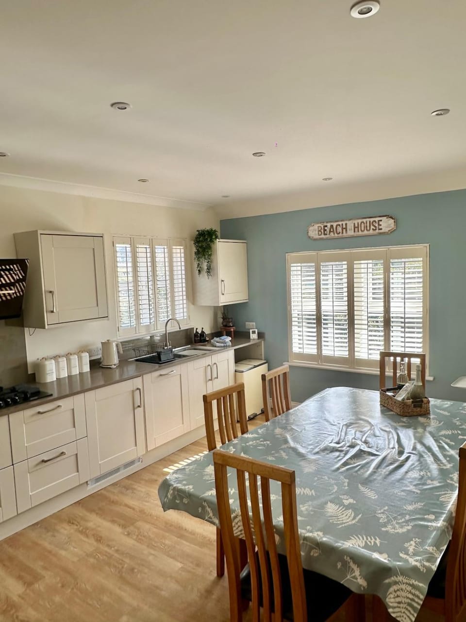 Dining area, kitchen