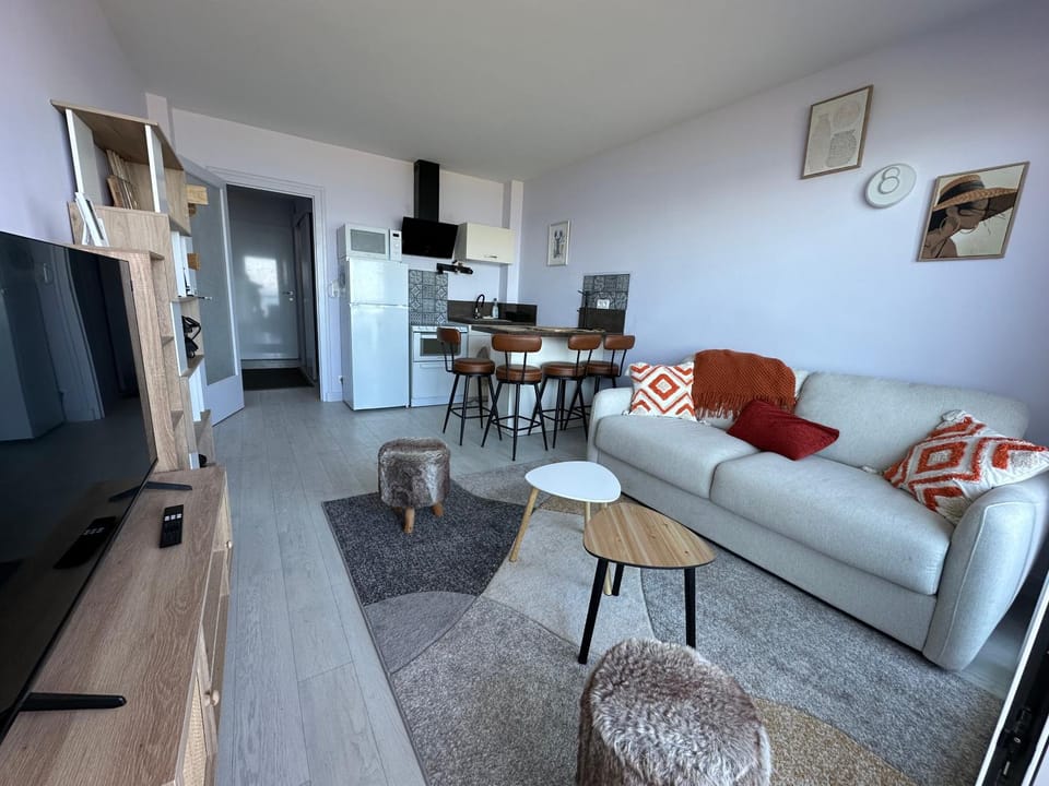 Communal lounge/ TV room, Coffee/tea facilities, Kitchen or kitchenette, Living room, Lounge or bar, Seating area, Dining area, Beach, dishwasher, microwave, oven, washing machine