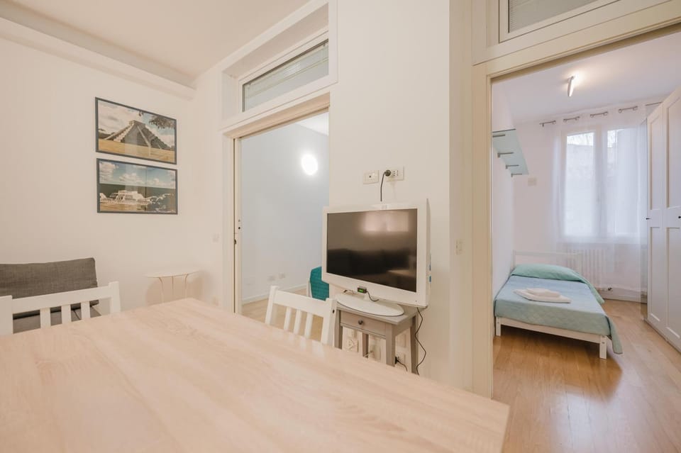 TV and multimedia, Photo of the whole room, Dining area