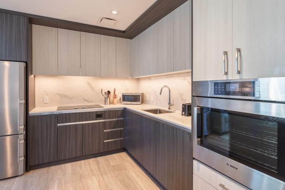 Seaport Retreat - Rooftop Pool & Gym Apartment in South Boston