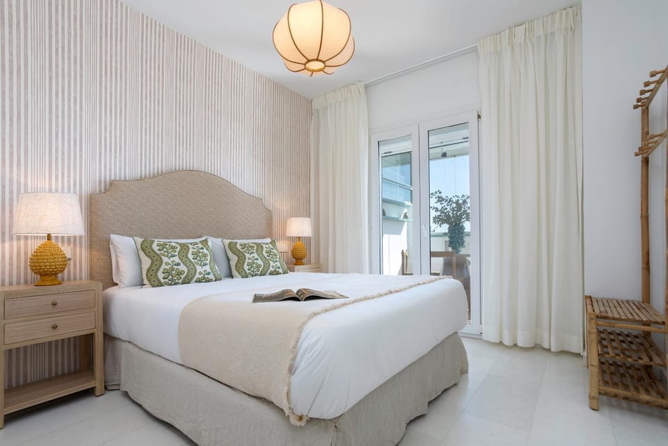 Bed, Balcony/Terrace, Bedroom, wardrobe