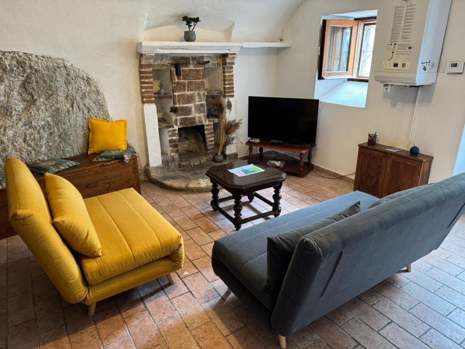 Living room, Seating area, furniture