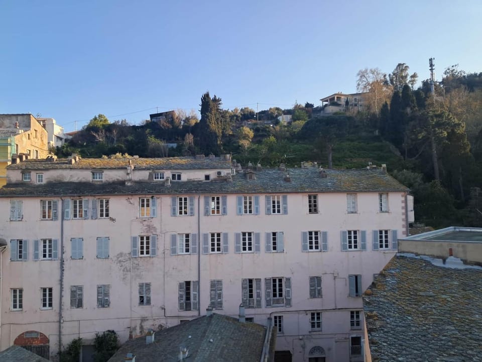 Cocon sous les toits – T2 climatisé de charme House in Bastia