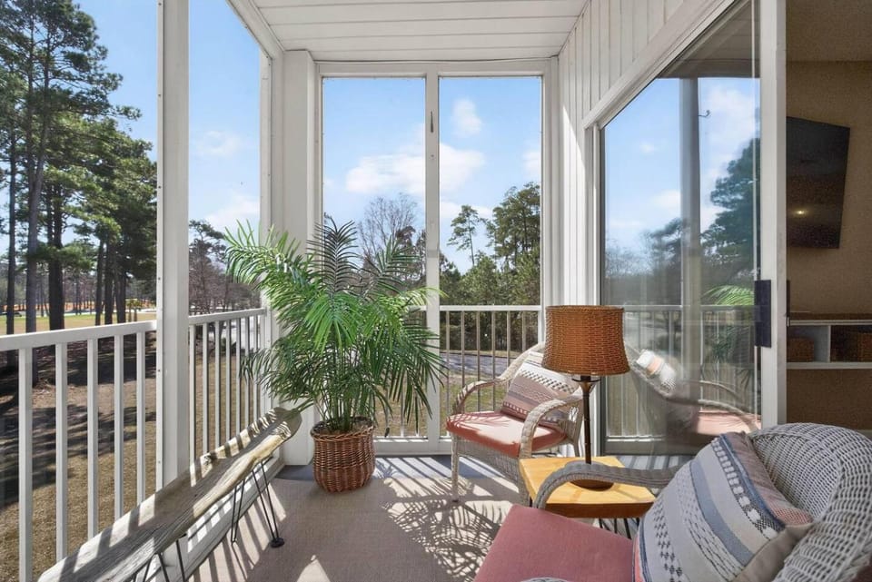 2BR Condo with Golf Views Near Sunset Beach Apartment in Sunset Beach