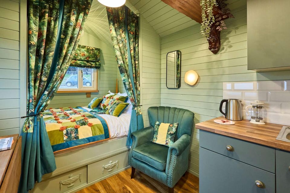 Bed, Coffee/tea facilities, Kitchen or kitchenette, Seating area