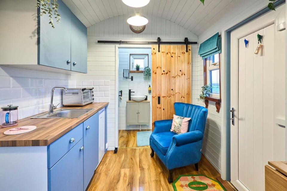 Kitchen or kitchenette, Seating area