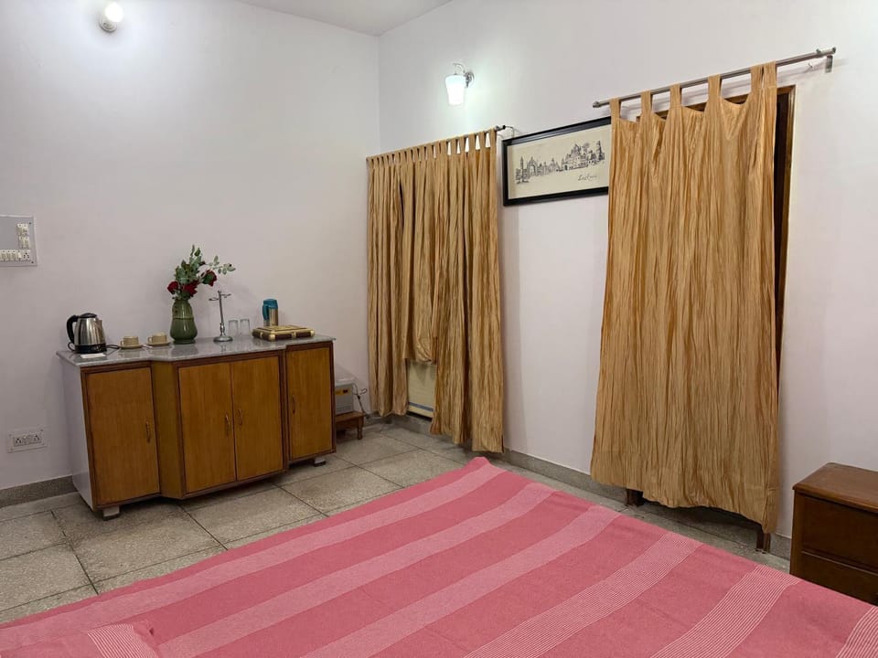 Sanjeev & Jyotsnas Guest House Bed and Breakfast in Lucknow