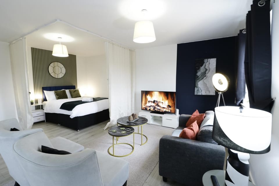 8-Central & Stylish 1 Bedroom Apartment with Additional double bed sleeping area FREE PARKING Apartment in Colchester