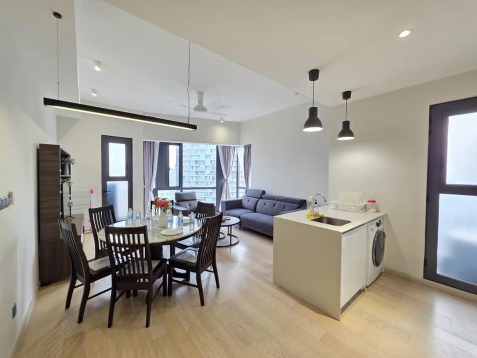 Kitchen or kitchenette, Living room, Seating area, Dining area