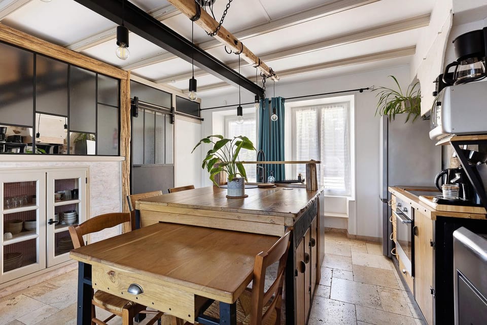 Property building, Kitchen or kitchenette, Living room