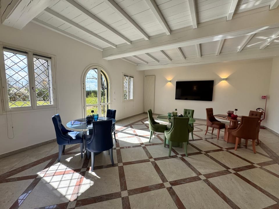 Communal lounge/ TV room, Breakfast