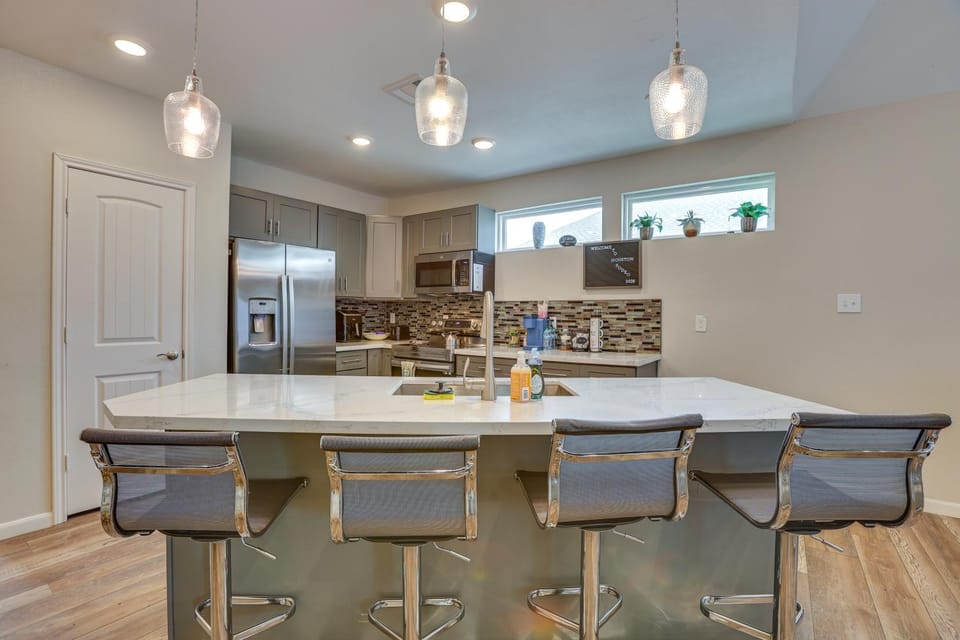 Large-Group Getaway Near Dtwn & NRG Stadium! House in Houston