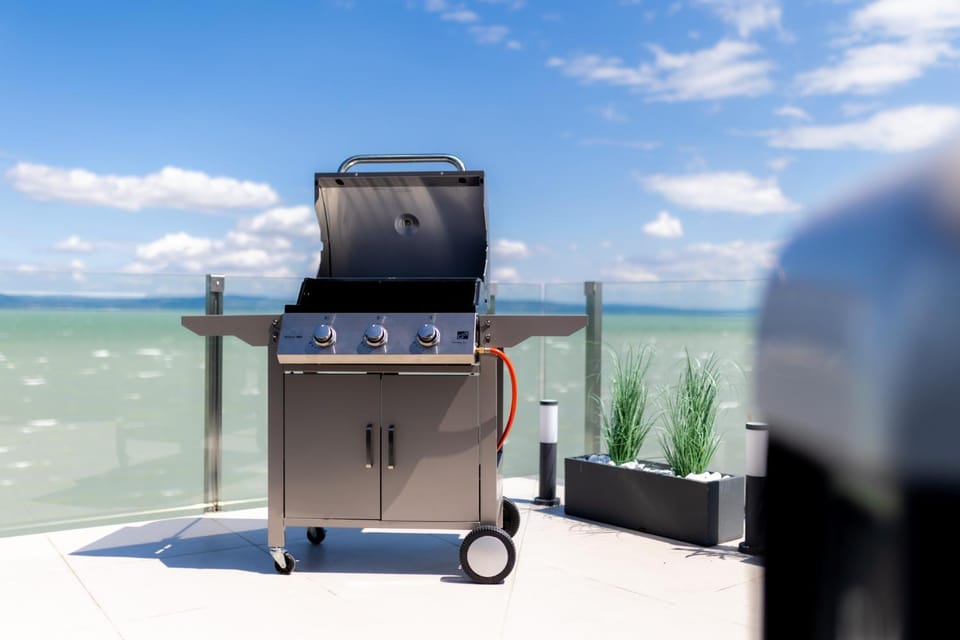 BBQ facilities, View (from property/room), Balcony/Terrace