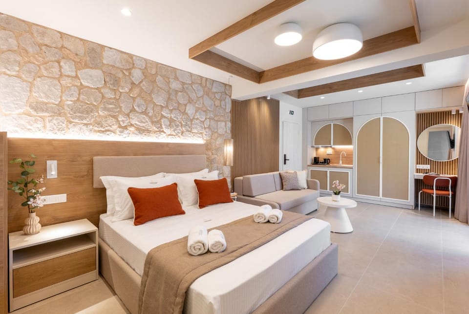 Bed, Photo of the whole room, Seating area, Bedroom