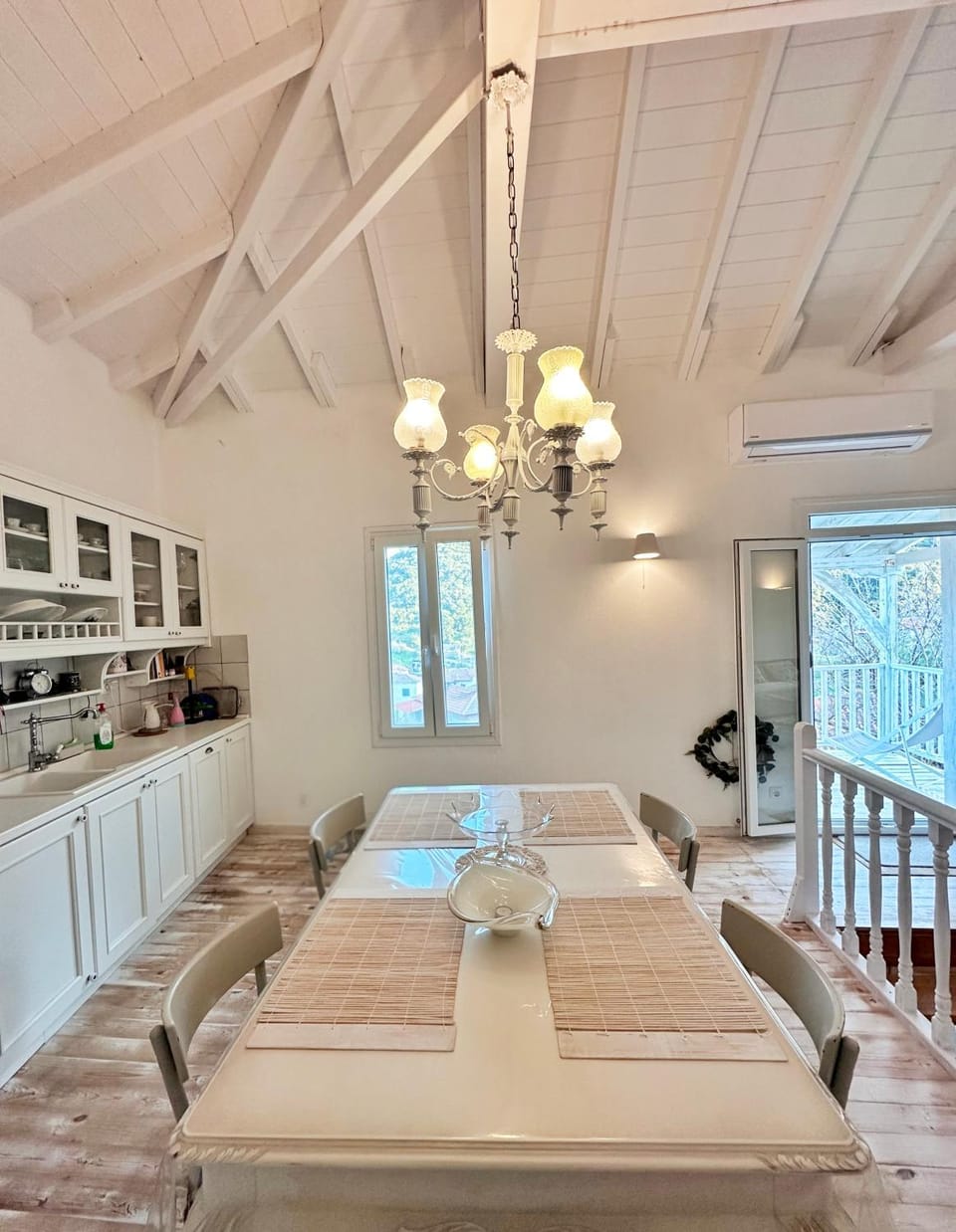 Kitchen or kitchenette, Dining area, kitchen