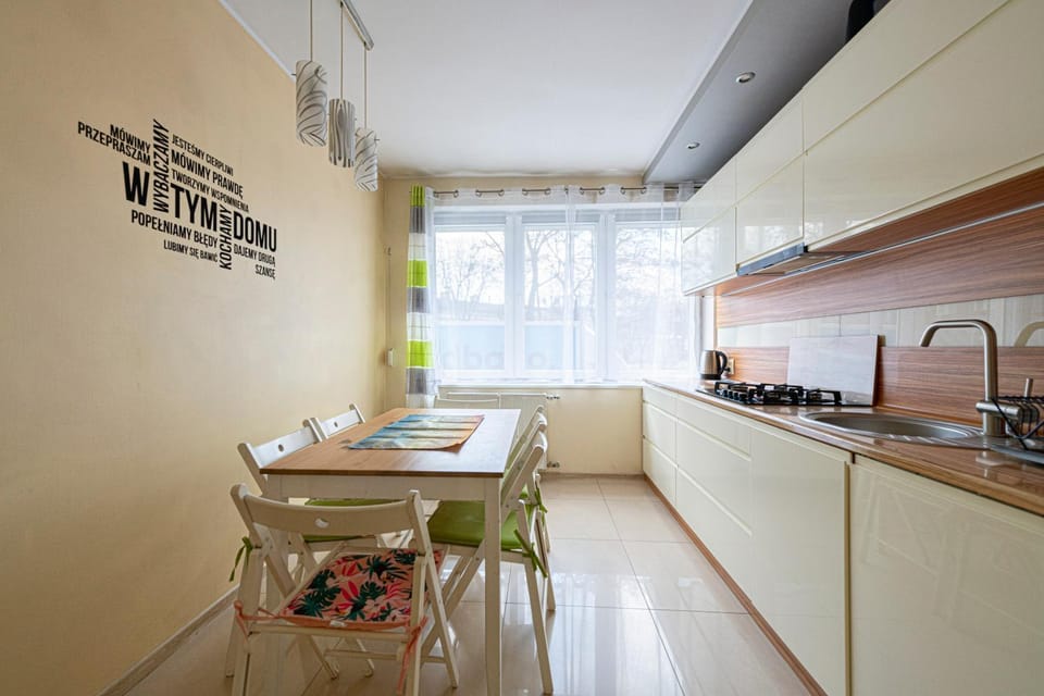 Dining area, kitchen