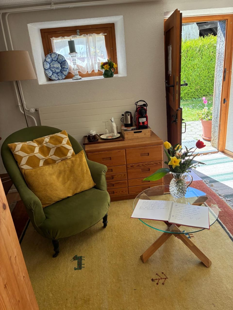 Coffee/tea facilities, Seating area