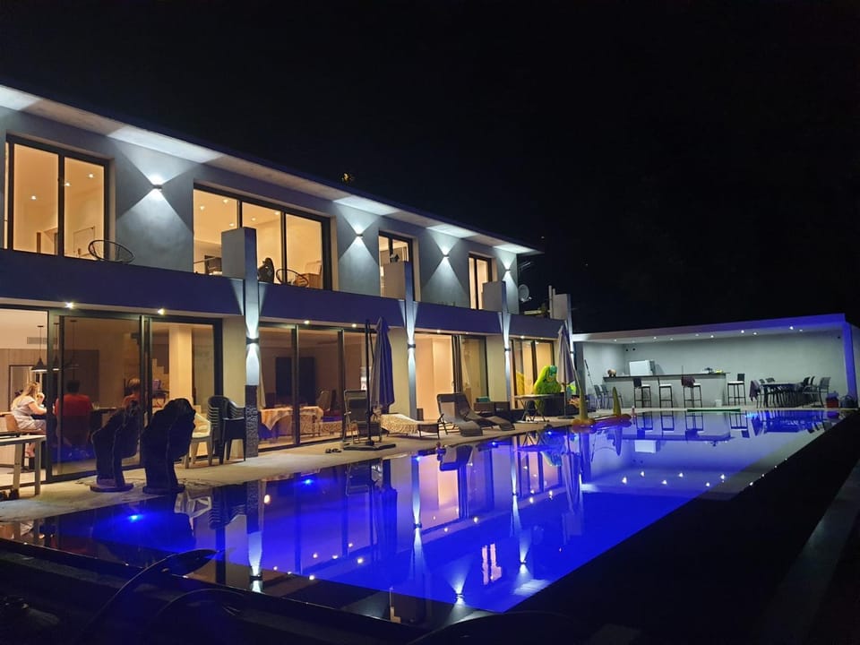Night, Swimming pool