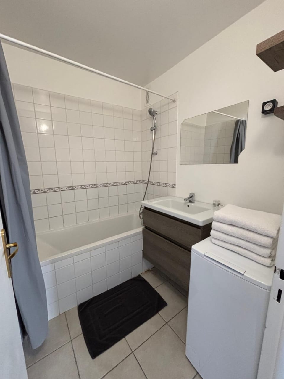 Shower, Bathroom, Bath, towels